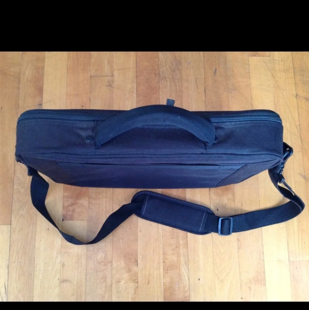 TARGUS Black Canvas Laptop Case Zippered Briefcase Messenger Bag 17 X 12